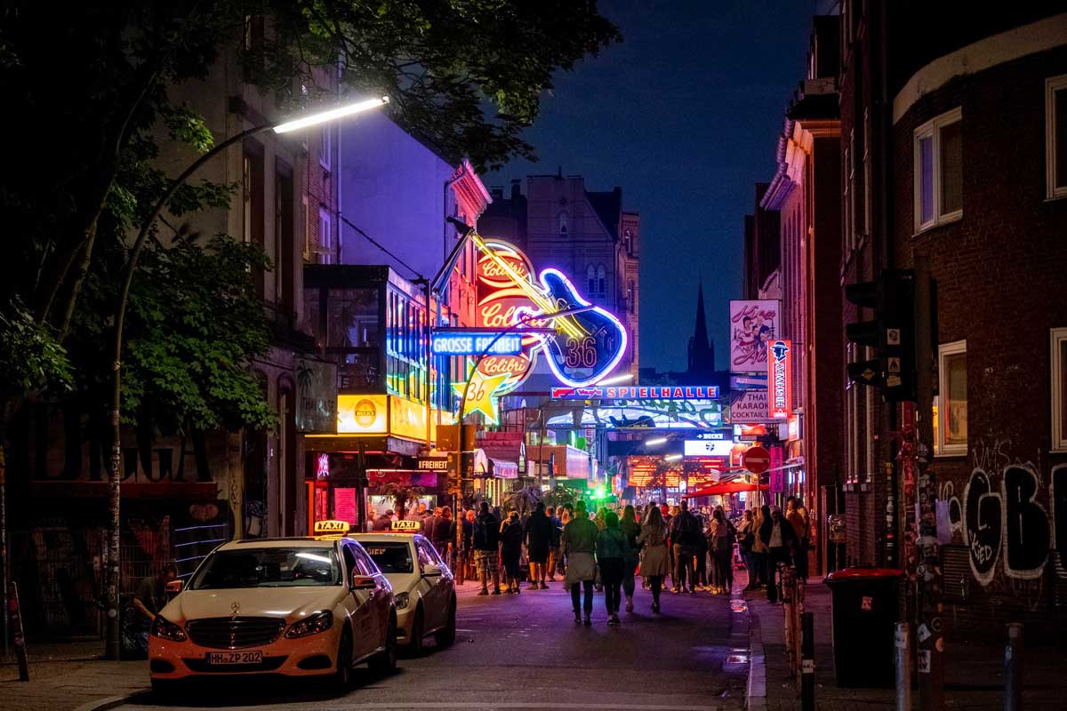 Reeperbahn Clubs bei Nacht