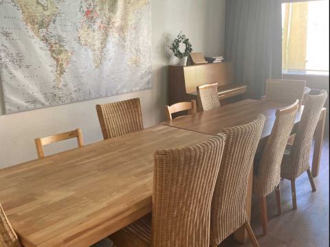 Studentenwohnheime Hamburg Carl-Malsch-Haus großer Tisch mit Stühlen